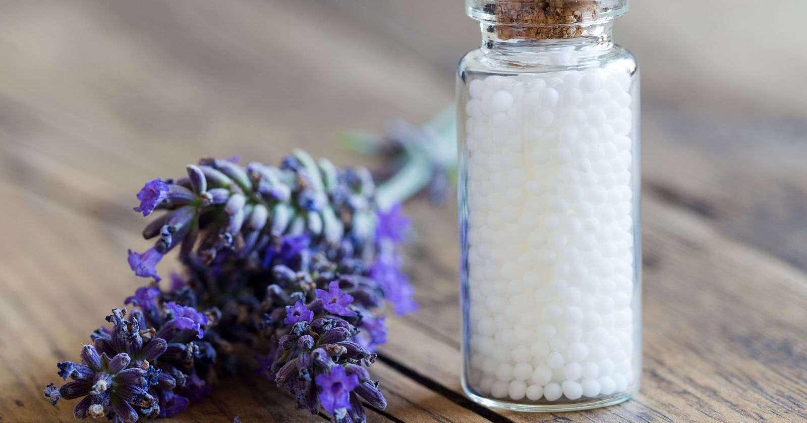 Flacon artisanal de billes blanches